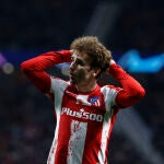 Griezmann se lamenta después de un remate al larguero