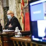 El alcalde de València, Joan Ribó, durante el pleno ordinario