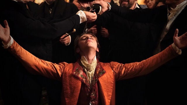 Benjamin Voisin da vida a Lucien, un joven escritor del XIX con grandes aspiraciones literarias