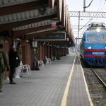 rzemysl (Polonia), 25/02/2022.- Tren de pasajeros ucraniano procedente de Odesa en la estación de tren de Przemysl, sureste de Polonia EFE/EPA/Darek Delmanowicz