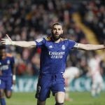 Benzema celebra el gol que decidió el Rayo - Real Madrid