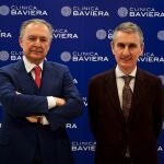 De izquierda a derecha, el Dr. Julio Baviera y Eduardo Baviera