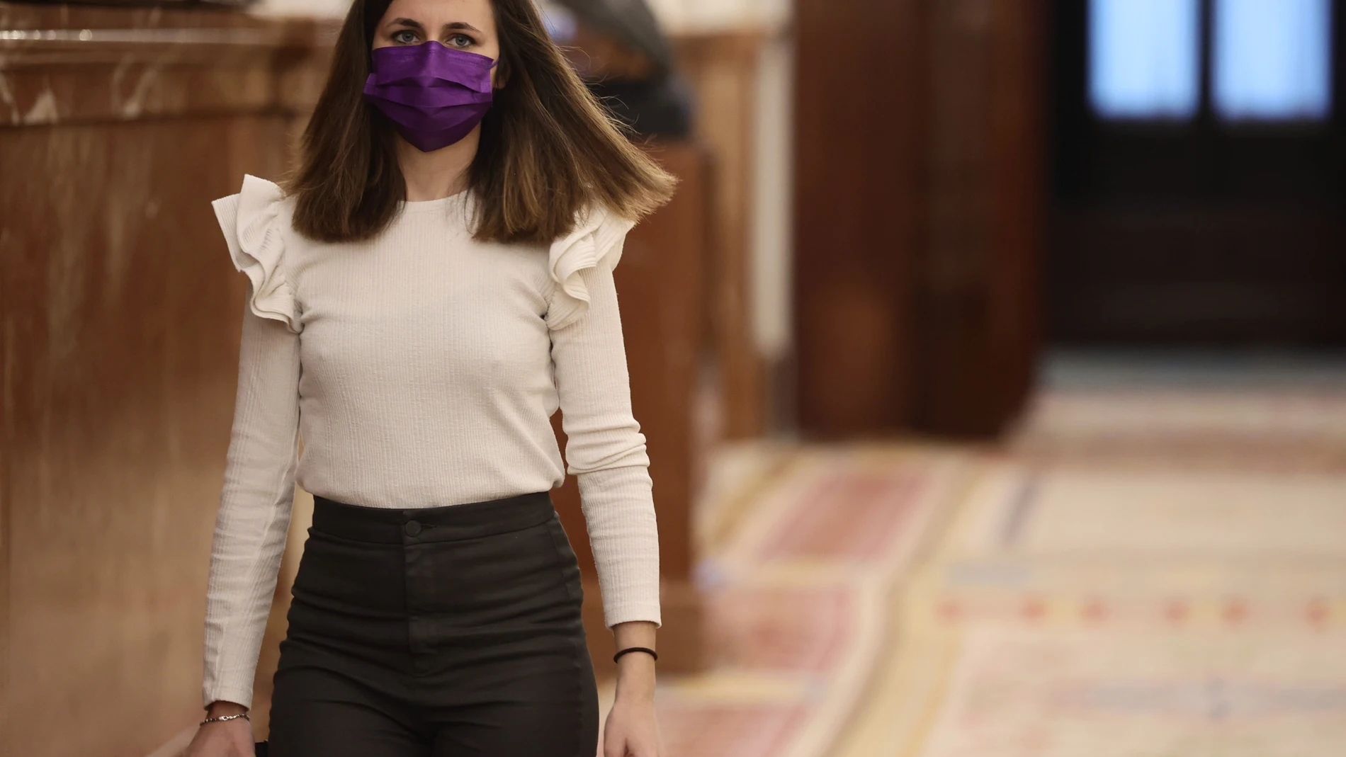 La ministra de Derechos Sociales y Agenda 2030, Ione Belarra, a su llegada a una sesión plenaria, en el Congreso de los Diputados