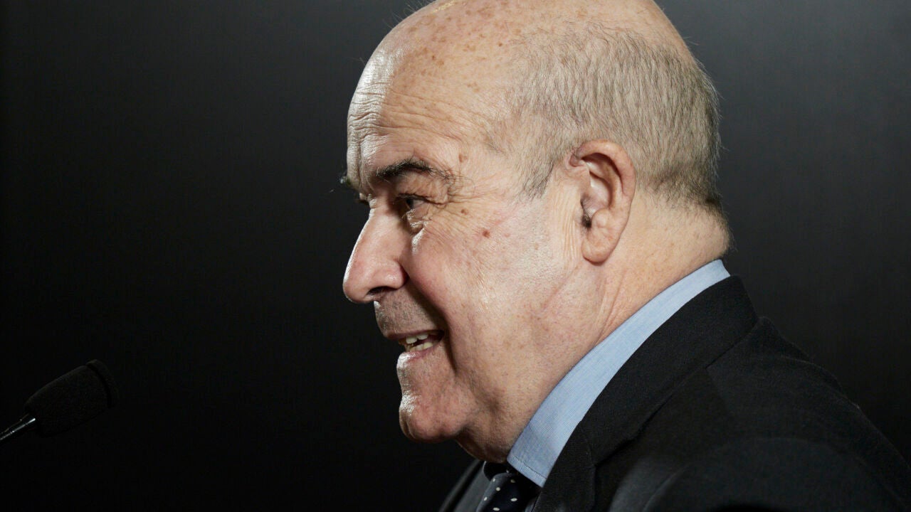 Antonio Resines sobre el uso del catalán en el Congreso: "¿Qué tontería es  esa de ver al presidente con un auricular?"