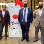 El concejal de Turismo, Fernando Castaño, y el diputado de Turismo de la Diputación de Salamanca, Javier García Hidalgo, presentan el IV Concurso Internacional de Cocina con ibérico