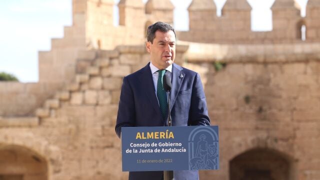 El presidente de la Junta de Andalucía, Juanma Moreno, reconoció este año en Almería la «deuda histórica» con la provincia
