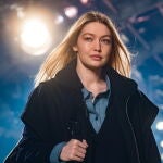 Gigi Hadid durante un desfile de Isabel Marant