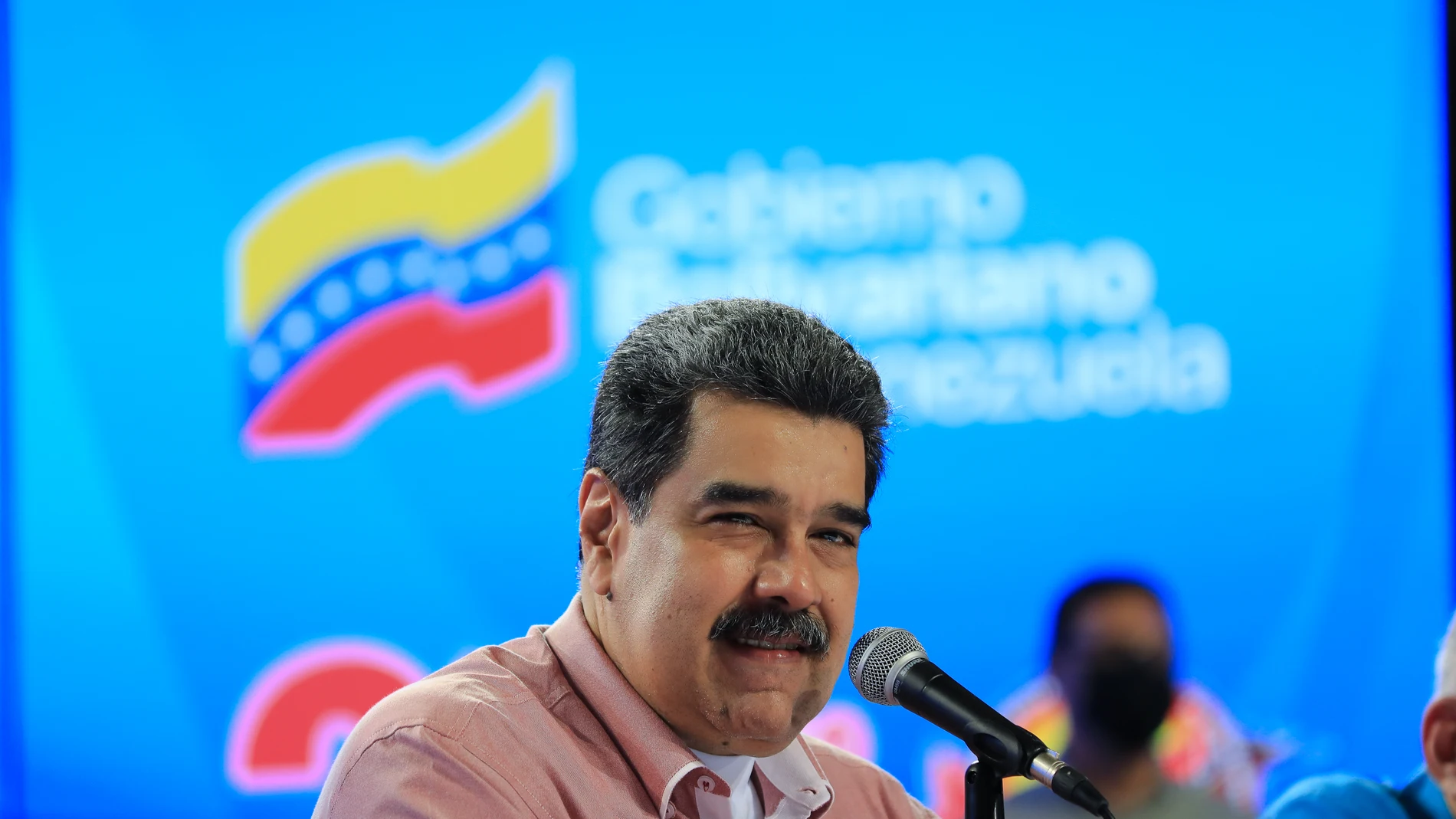 Fotografía cedida por la oficina de prensa del Palacio de Miraflores donde se observa al presidente de Venezuela, Nicolás Maduro, durante un acto de gobierno, hoy, en Caracas (Venezuela).