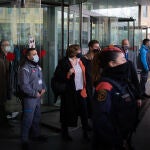La alcaldesa de Barcelona, Ada Colau, sale tras declarar por presuntas irregularidades municipales, en la Ciutat de la Justicia