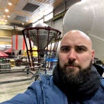 Pablo González en una visita a una fábrica en la localidad de Dnipor al este de Ucrania el pasado 2 de febrero