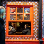 España vive sus últimas semanas de mascarilla obligatoria en interiores