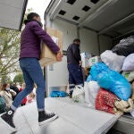 Un camión con ropa de abrigo parte hacia Polonia