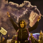 Miles de ciudadanos participan en la marcha convocada en Madrid, este martes, 8 de marzo, con motivo del Día Internacional de la Mujer. Miles de personas participan ya este 8 de marzo en las tradicionales manifestaciones convocadas por las organizaciones feministas en todos los rincones del país para celebrar el Día Internacional de la Mujer y reivindicar la igualdad de derechos y oportunidades tras el parón de la pandemia.