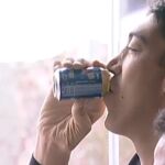 Sultan Kosen bebiendo de una lata de 330 ml | Guinness World Record