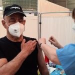 Administración de la cuarta dosis de la vacuna de Pfizer en el Hospital General Dr. Balmis de Alicante (Comunidad Valenciana)