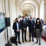 El presidente de la Diputación de Valladolid, Conrado Íscar, y el alcalde de la capital del Pisuerga, Óscar Puente, asiste a la inauguración de la Sesión de Vinos Rosados del Concurso Mundial de Bruselas en 2022.
