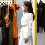 La Reina Letizia recorre los pasillos de la Mercedes-Benz Fashion Week de Madrid