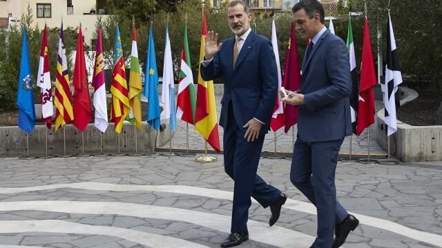 Canela fina | Juan Carlos I, Felipe VI y Pedro Sánchez