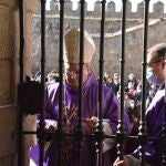 El obispo de Ávila, José María Gil Tamayo, abre la Puerta Santa de la iglesia del Convento de Santa Teresa, templo jubilar en este año, y casa natal de Santa Teresa de Jesús. Comienza así de forma oficial en Ávila un Año Jubilar de 19 meses de duración (hasta octubre de 2023) con motivo del IV Centenario de la Canonización de Santa Teresa de Jesús