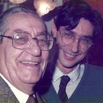 Luis Rosales Camacho con su hijo Luis Rosales Fouz el día que le fue concedido el Premio CervantesL