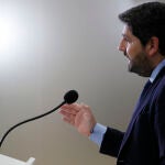 El presidente de Murcia, Fernando López Miras, atiende a los medios de comunicación tras la reunión de la XXVI Conferencia de Presidentes se ha celebrado este domingo en el Museo Arqueológico Benahoarita, en la localidad de Los Llanos de Aridane (La Palma)