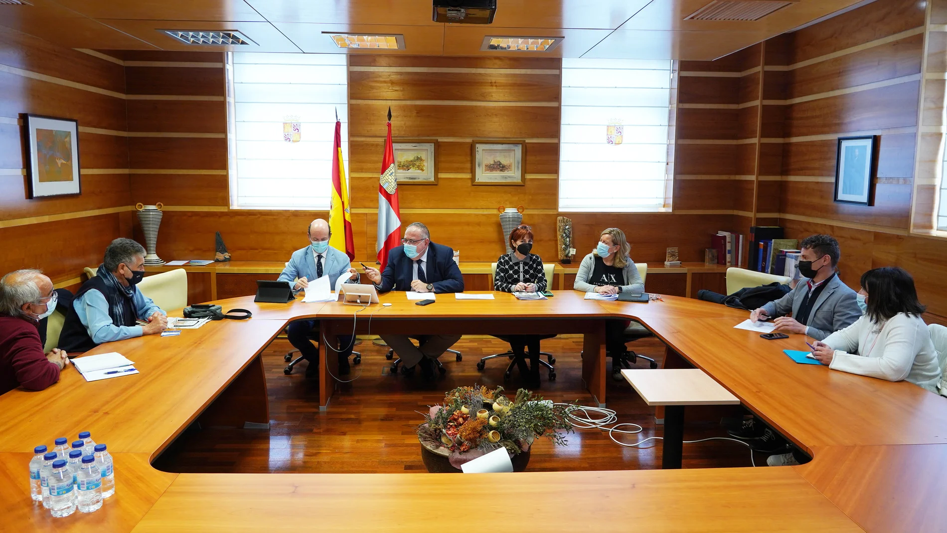 El consejero de Sanidad en funciones, Alejandro Vázquez, se reúne con el alcalde de Villablino, Mario Rivas, y con los representantes de la Plataforma en defensa de la sanidad pública del Bierzo y Laciana
