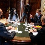 El presidente de la Generalitat, Ximo Puig (2d), interviene durante la reunión con los sindicatos, en el Palau de la Generalitat, a 14 de marzo de 2022, en Valencia, Comunidad Valenciana (España). El acto tiene como principal objetivo analizar y definir una respuesta económica y social ante la crisis derivada por la guerra de Ucrania. 14 MARZO 2022;UCRANIA;AYUDA ECONÓMICA;AYUDA SOCIAL;CRISIS Rober Solsona / Europa Press 14/03/2022