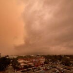 Un excepcional episodio de polvo procedente del desierto del Sahara se registra estos días en Valencia