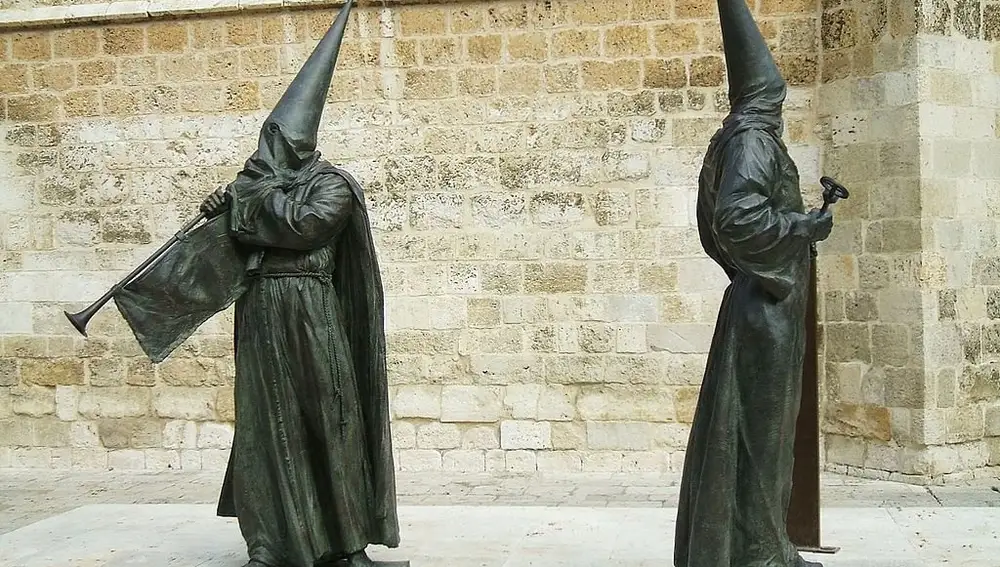 Monumento al cofrade en la Plaza San Pablo de Palencia