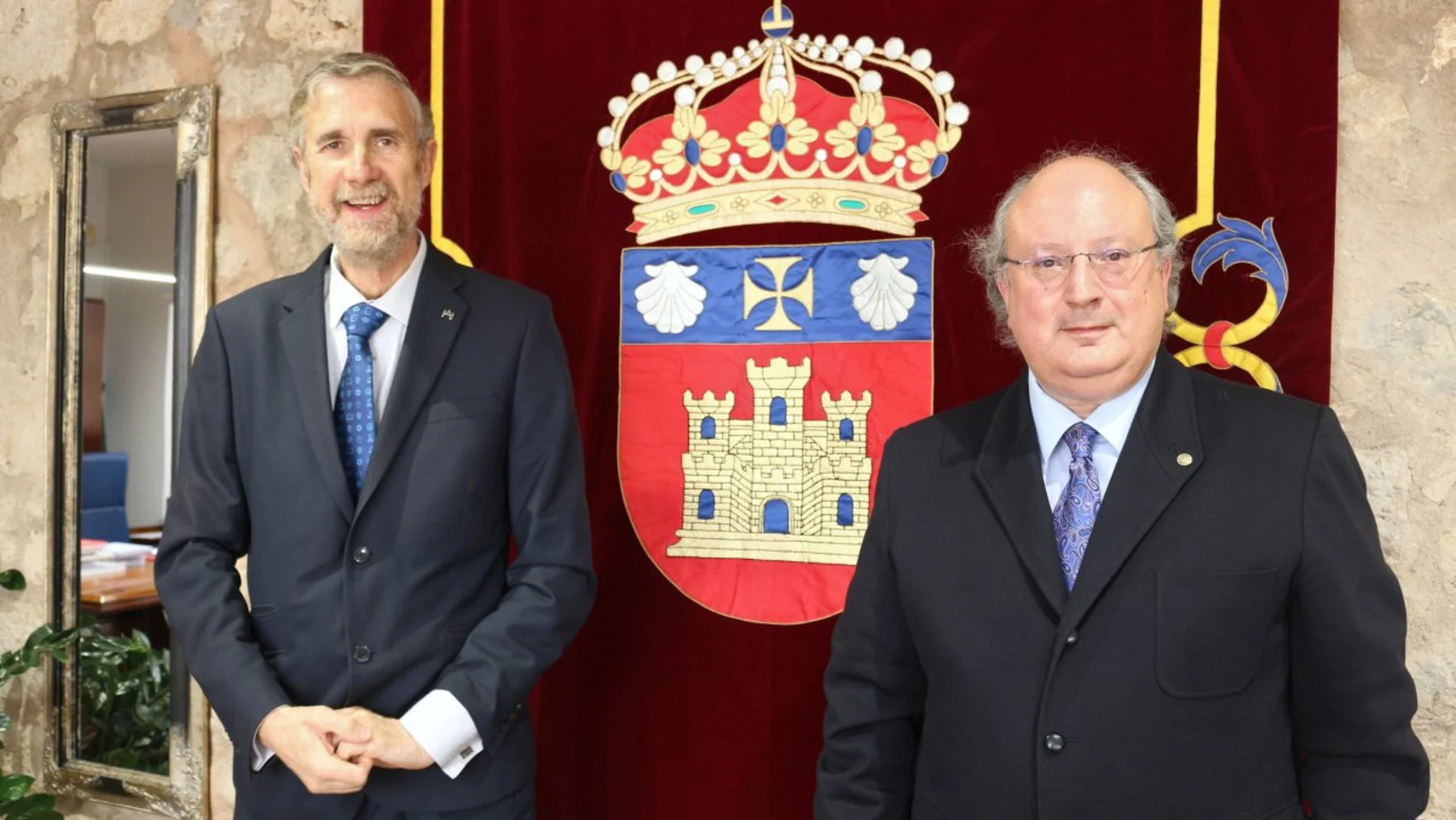 El rector del UBU, Manuel Pérez Mateos, junto al presidente del CES, Enrique Cabero