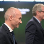 El consejero delegado de Inditex, Óscar García Maceiras (i), y el presidente de Inditex, Pablo Isla, a la salida de la presentación de los resultados de 2021, en Arteixo (La Coruña), a 16 de marzo de 2022