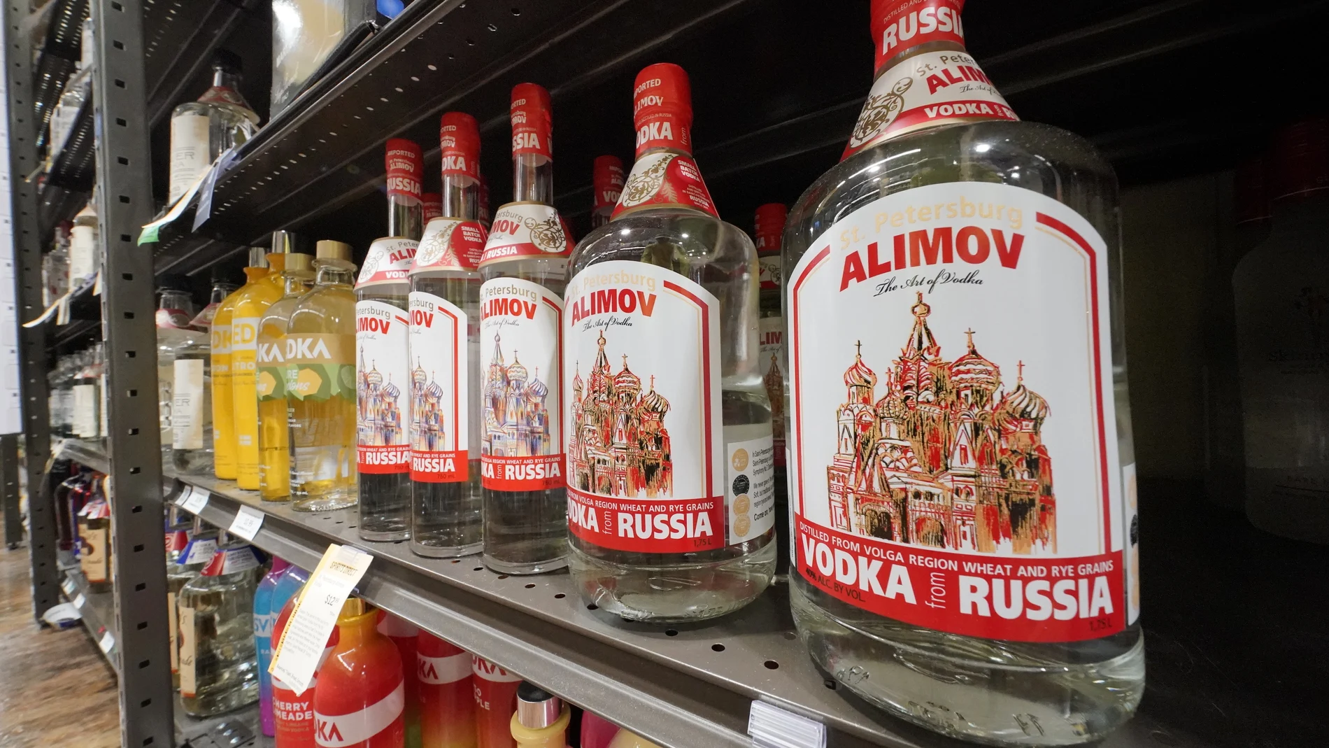 El vodka puede ayudar a diluir la mancha blanca provocada por la lejía