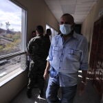 El expresidente Porfirio Lobo (2010-2014) acude al juicio de su esposa y exprimera dama Rosa Elena Bonilla hoy, en la Corte Suprema de Justicia, en Tegucigalpa (Honduras).