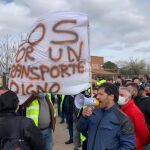 Decenas de transportistas exigen la dimisión de la ministra del ramo en Valladolid