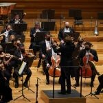 Un instante del concierto de la Oscyl en favor de la AECC dirigido por el maestro Julio García Vico