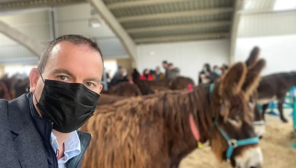 El presidente de la Diputación de Zamora, Francisco Requejo, asiste a esta exposición