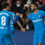 Griezmann y Koke celebran el gol del Atlético al Rayo