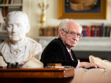 Andr&eacute;s Amor&oacute;s acaba de publicar &ldquo;Las cosas de la vida&rdquo;