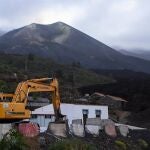 Vistas del volcán de La Palma seis meses después de su erupción, el 19 de septiembre de 2021, desde el municipio de El Paso