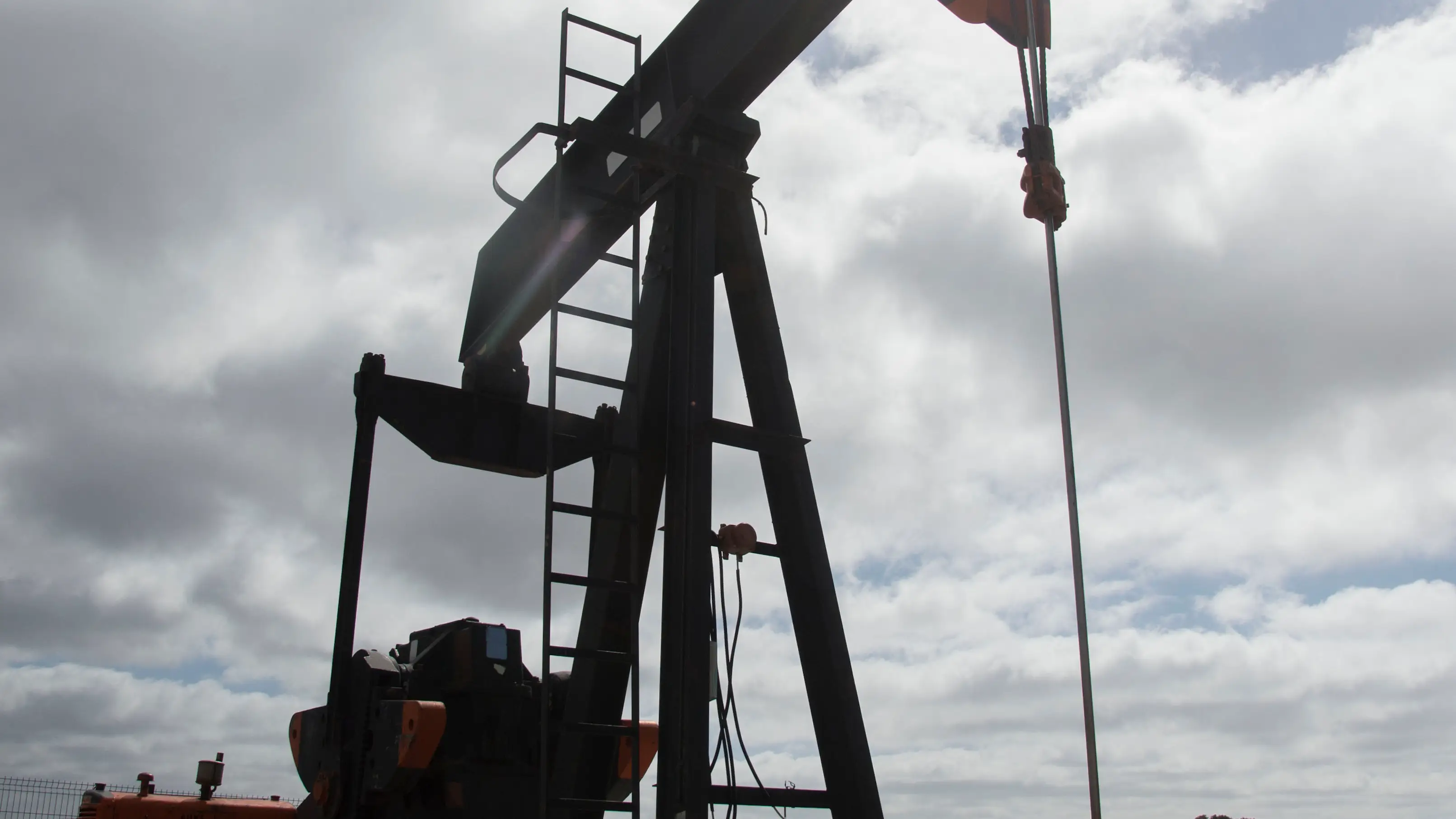 Bomba extractora o "caballito" en Ayoluengo (Burgos)