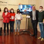 Miguel Ángel de Vicente junto con miembro del equipo del Área de Asuntos Sociales