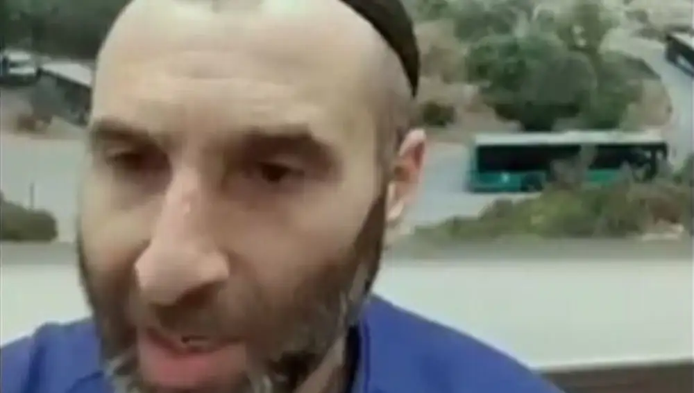 El conductor de bus, Arthur Chaimov, durante su entrevista este martes con el canal Keshet 12 de la televisión israelí