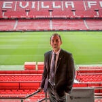 El empresario indio Gaurav Manchanda, fundador y presidente del equipo FC Bengaluru United, posa en el interior del estadio Ramón Sánchez Pizjuán. EFE/Julio Muñoz