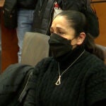 Isabel Pantoja sentada en el banquillo en el interior del juicio por un posible delito de insolvencia punible