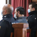 Pedro Lozano Giménez (c), conocido como "el Rambo de Requena", durante la celebración del juicio