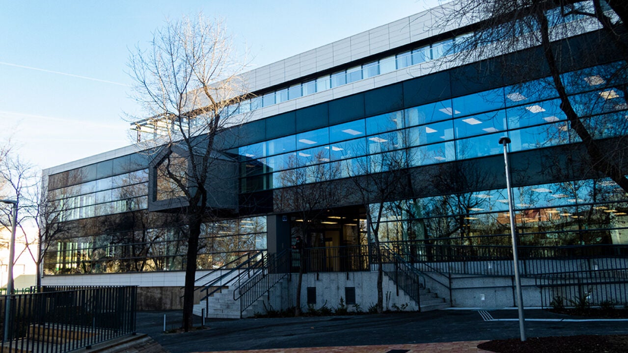 Así es la biblioteca que los vecinos de Usera llevan años pidiendo