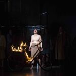 La soprano lituana Ausrine Stundyte (en el centro) interpreta a Renata en el Teatro Real