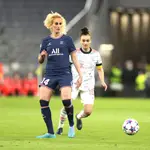 Kheira Hamraoui, en un partido con el PSG en Liga de Campeones contra el Bayern.