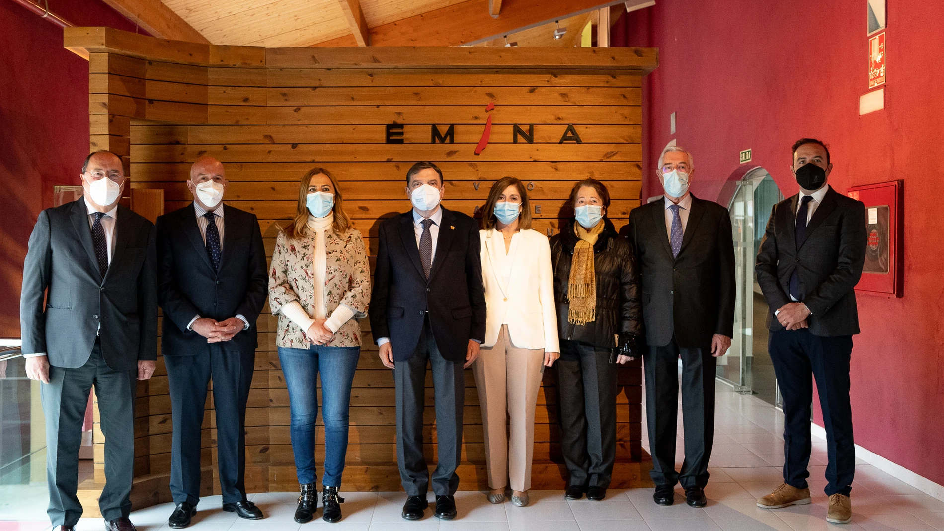 Carlos Moro y su familia junto a Luis Planas, Jesús Julio Carnero, Virginia Barcones y Víctor Alonso Monge, entre otros