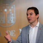 El portavoz socialista Juan Lobato
